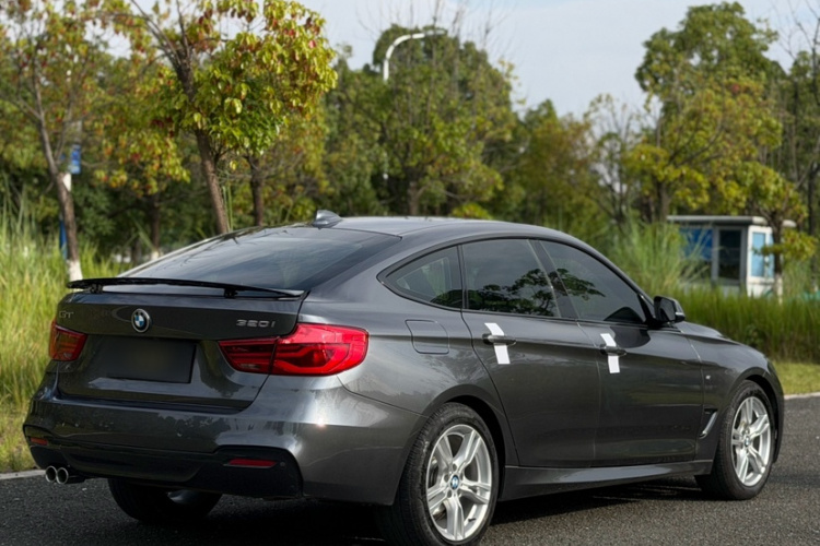 BMW 3 Series GT 2017 imagem de carro #10