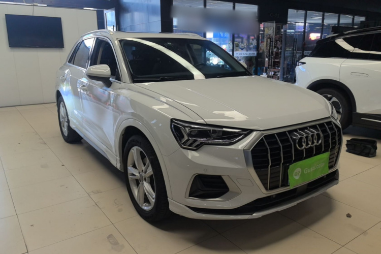 Audi Q3 2020 car image #4