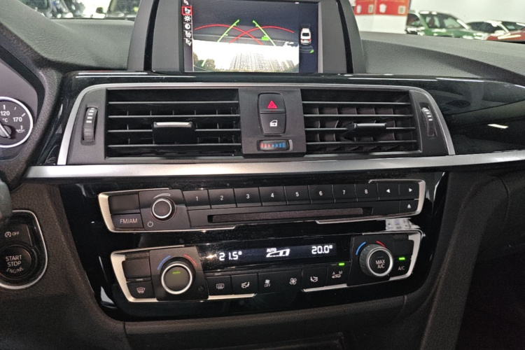 BMW 3 Series 2017 #16 BMW 3 Series 2017 car image #16
