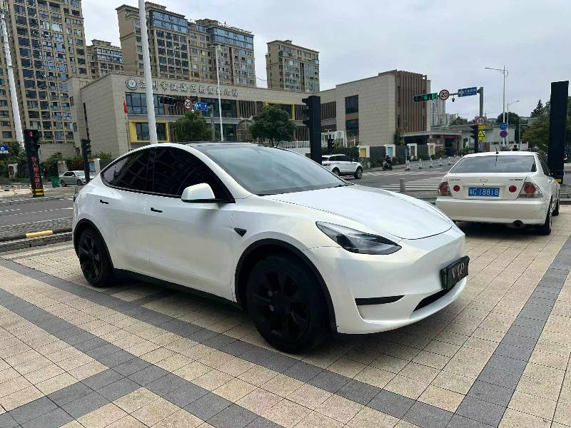 Tesla Model Y 2024 #2 Tesla Model Y 2024 car image #2