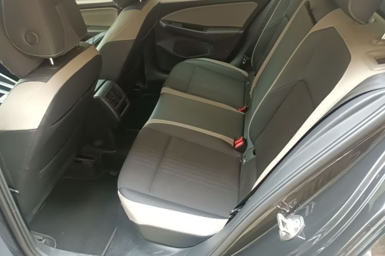 Volkswagen Golf 2021 car image #17