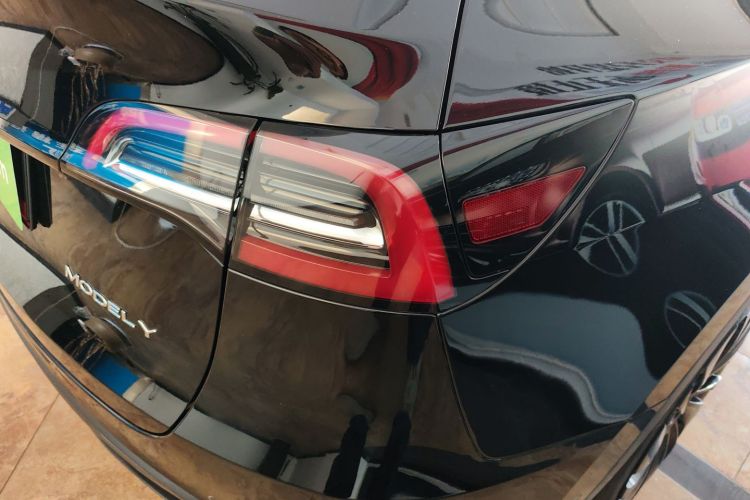 Tesla Model Y 2024 car image #8