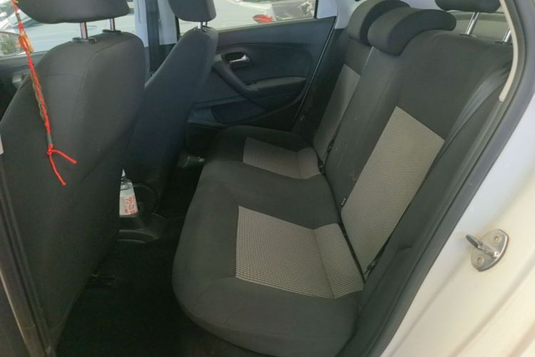Volkswagen Polo 2016 car image #17
