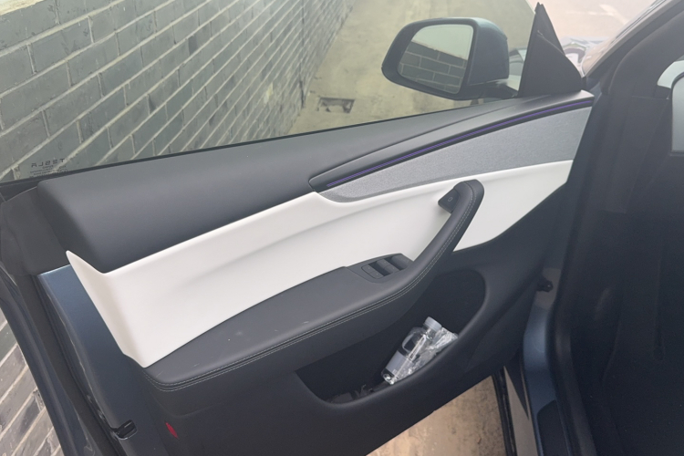 Tesla Model Y 2026 #12 Tesla Model Y 2026 car image #12