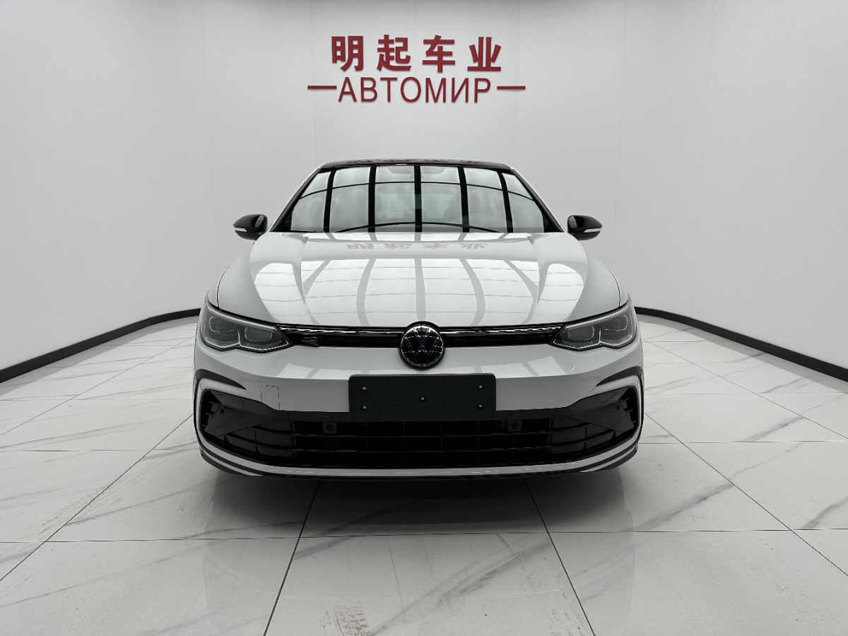 Volkswagen Golf 2023 car image #2