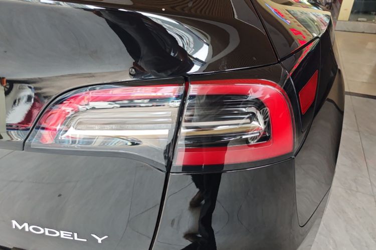 Tesla Model Y 2022 #8 Tesla Model Y 2022 car image #8