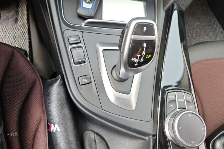 BMW 3 Series 2019 صورة سيارة #16