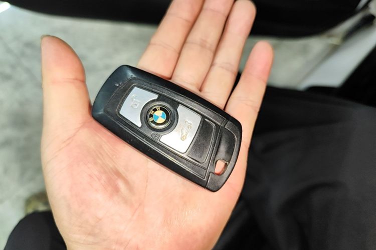BMW 3 Series 2018 car image #9
