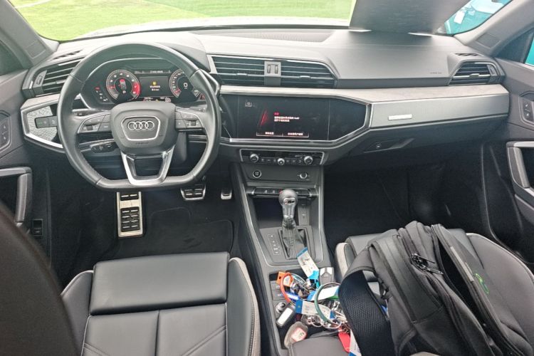 Audi Q3 2023 car image #11