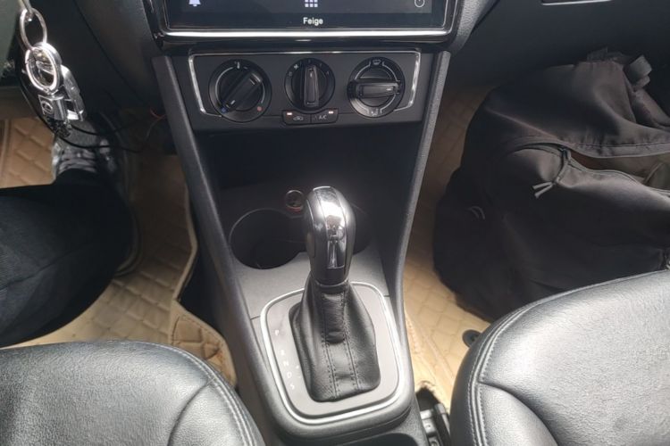 Volkswagen Polo 2015 #14 Volkswagen Polo 2015 car image #14