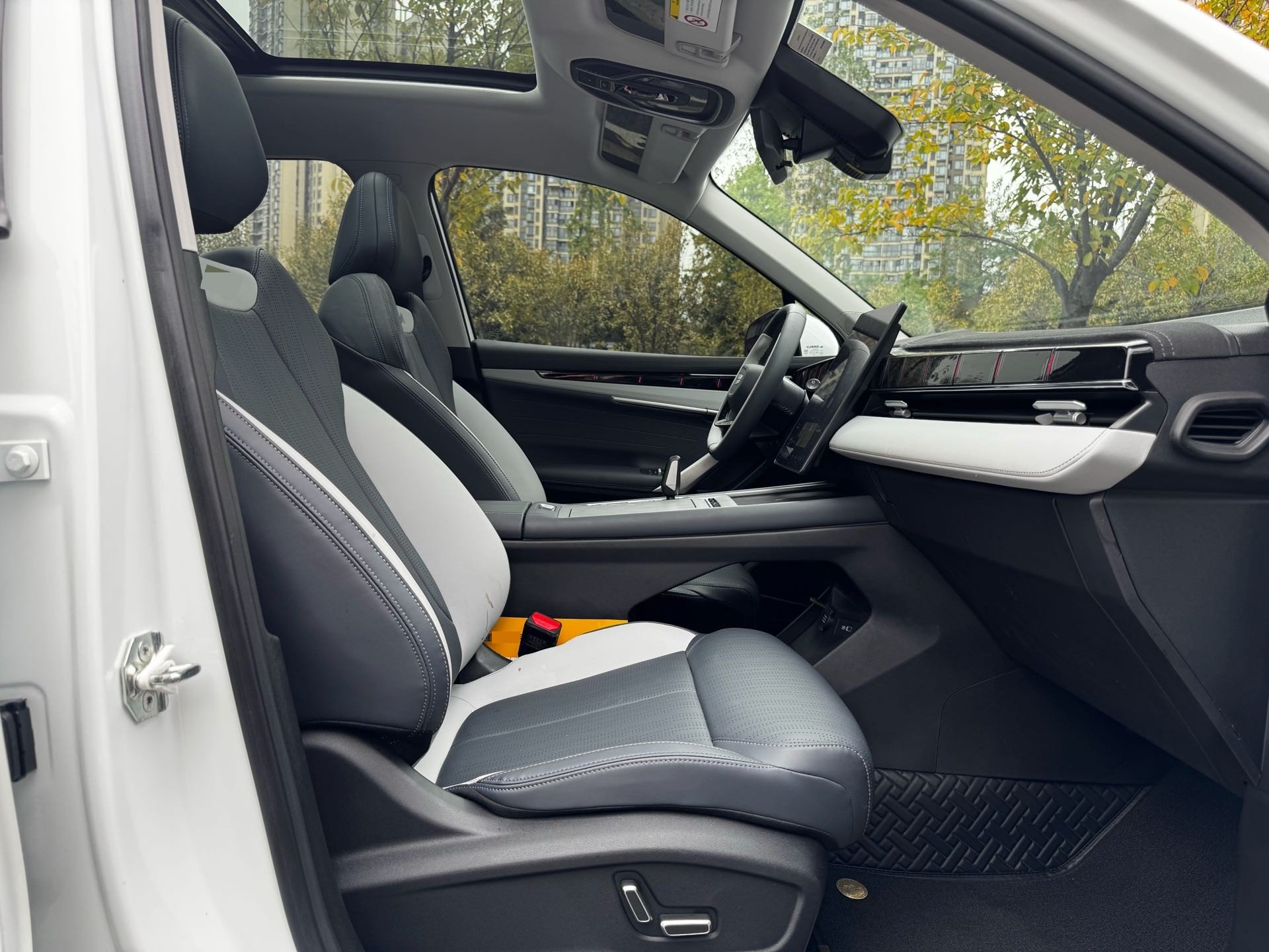 GEELY Boyue L 2024 car image #9