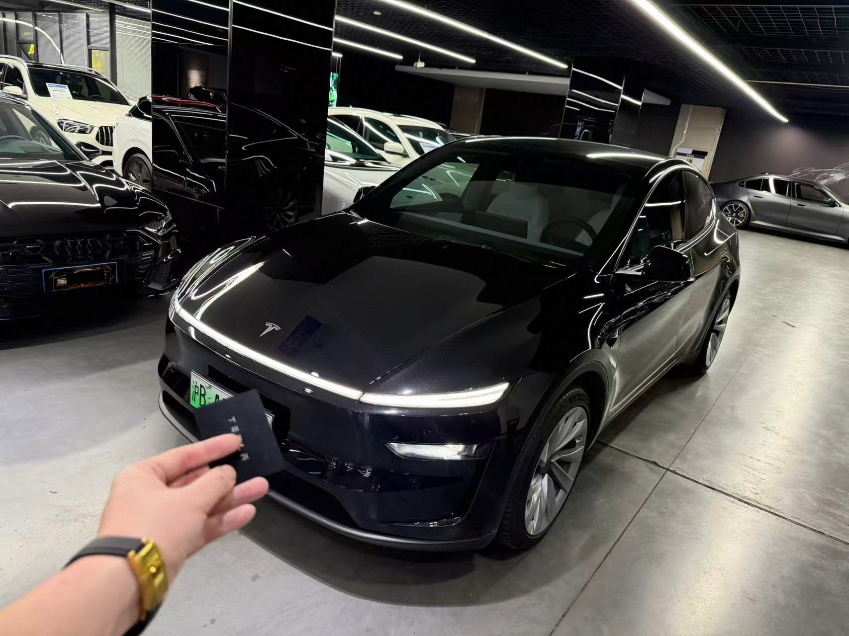 Tesla Model Y 2025 imagen de coche 
