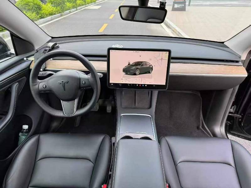 Tesla Model Y 2022 car image #9