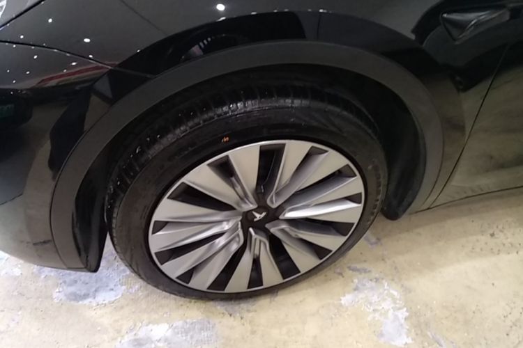 Tesla Model Y 2024 car image #9