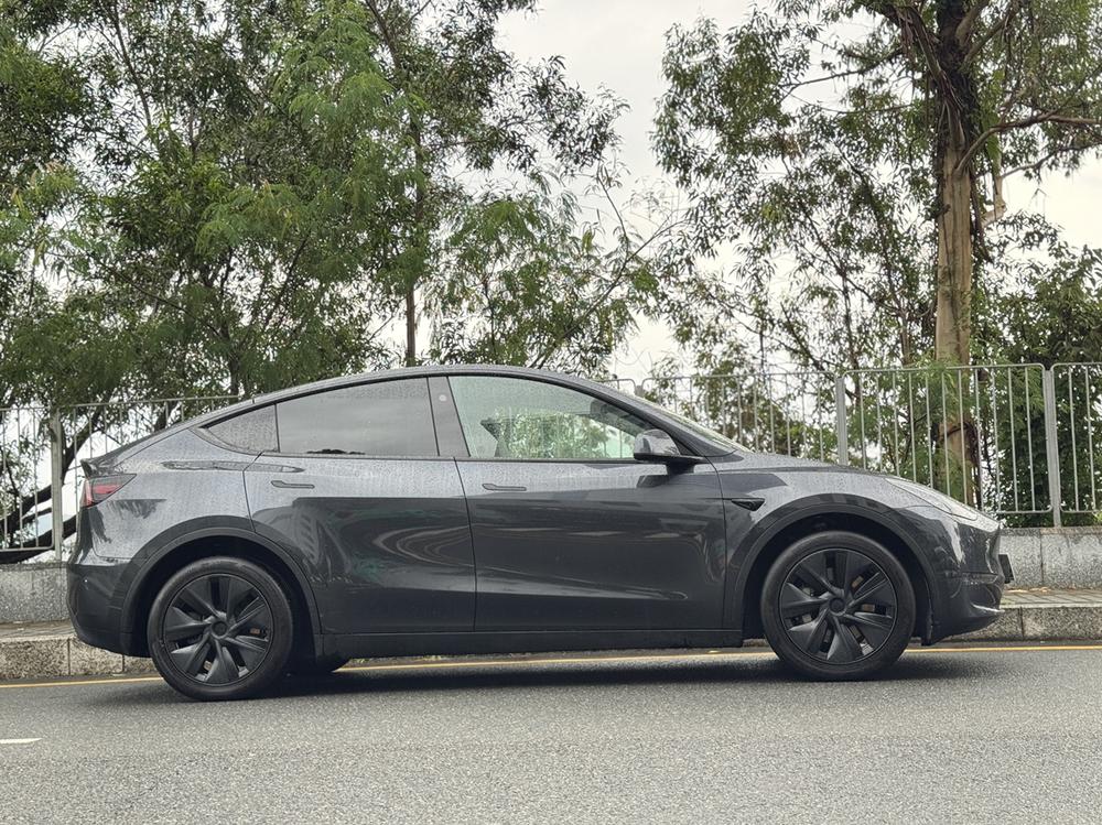 Tesla Model Y 2024 car image #8