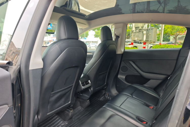 Tesla Model Y 2021 car image #9