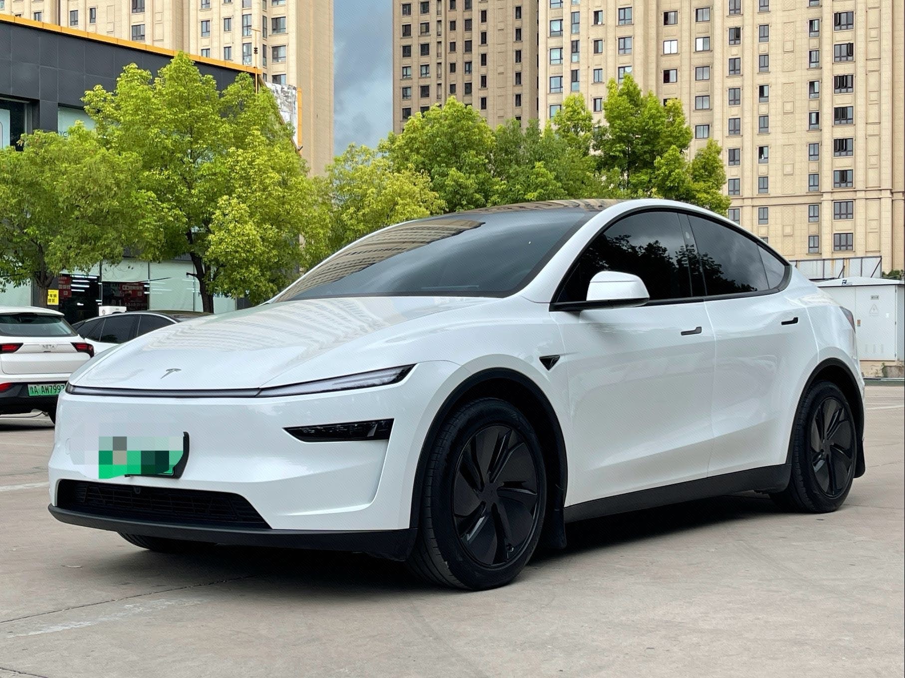 Tesla Model Y 2025 Tesla Model Y 2025 car image