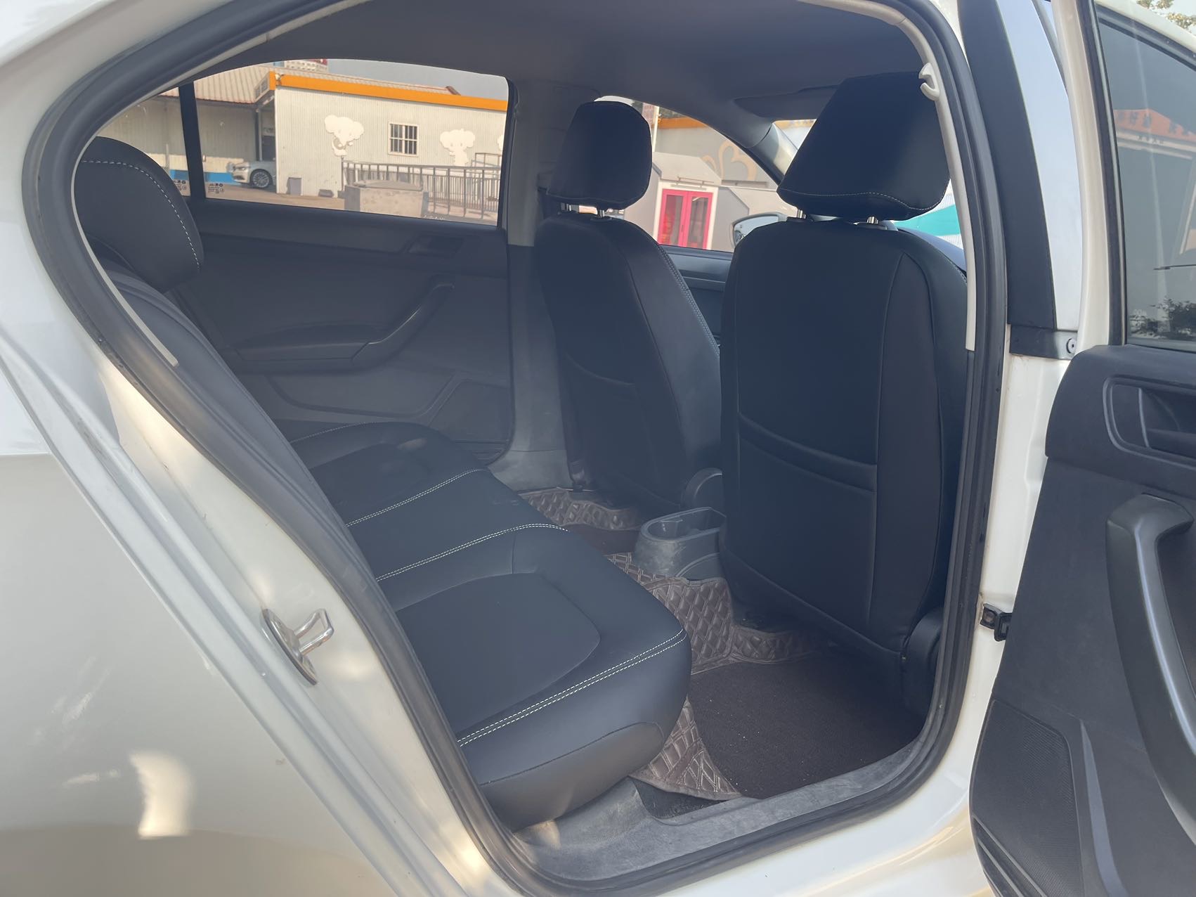 Volkswagen Santana 2015 car image #8