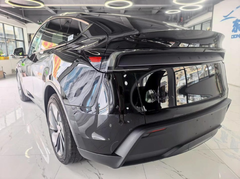 Tesla Model Y 2026 #7 Tesla Model Y 2026 car image #7