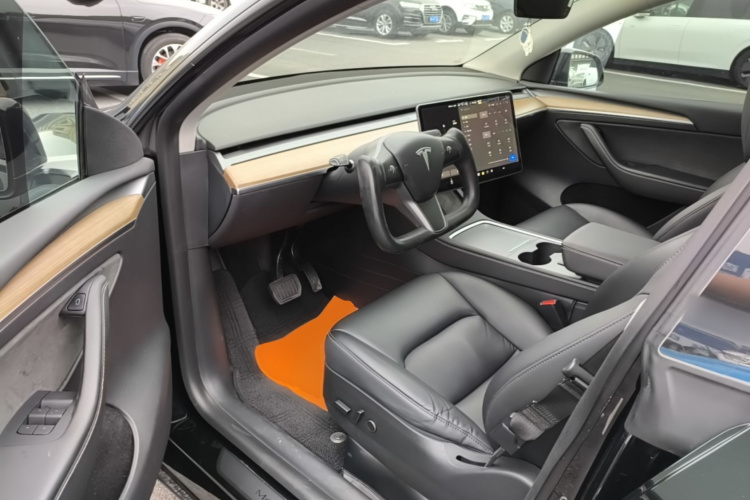 Tesla Model Y 2021 #16 Tesla Model Y 2021 car image #16