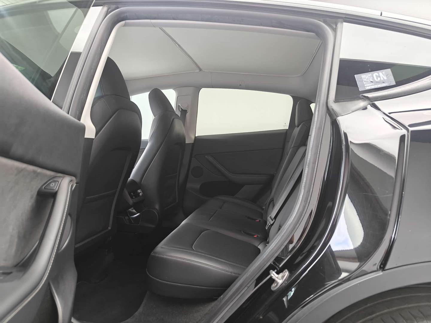 Tesla Model Y 2022 #8 Tesla Model Y 2022 car image #8