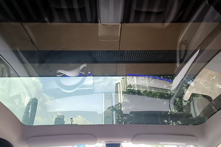 Tesla Model Y 2025 #18 Tesla Model Y 2025 car image #18