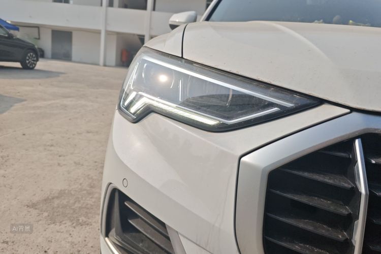 Audi Q3 2020 car image #8
