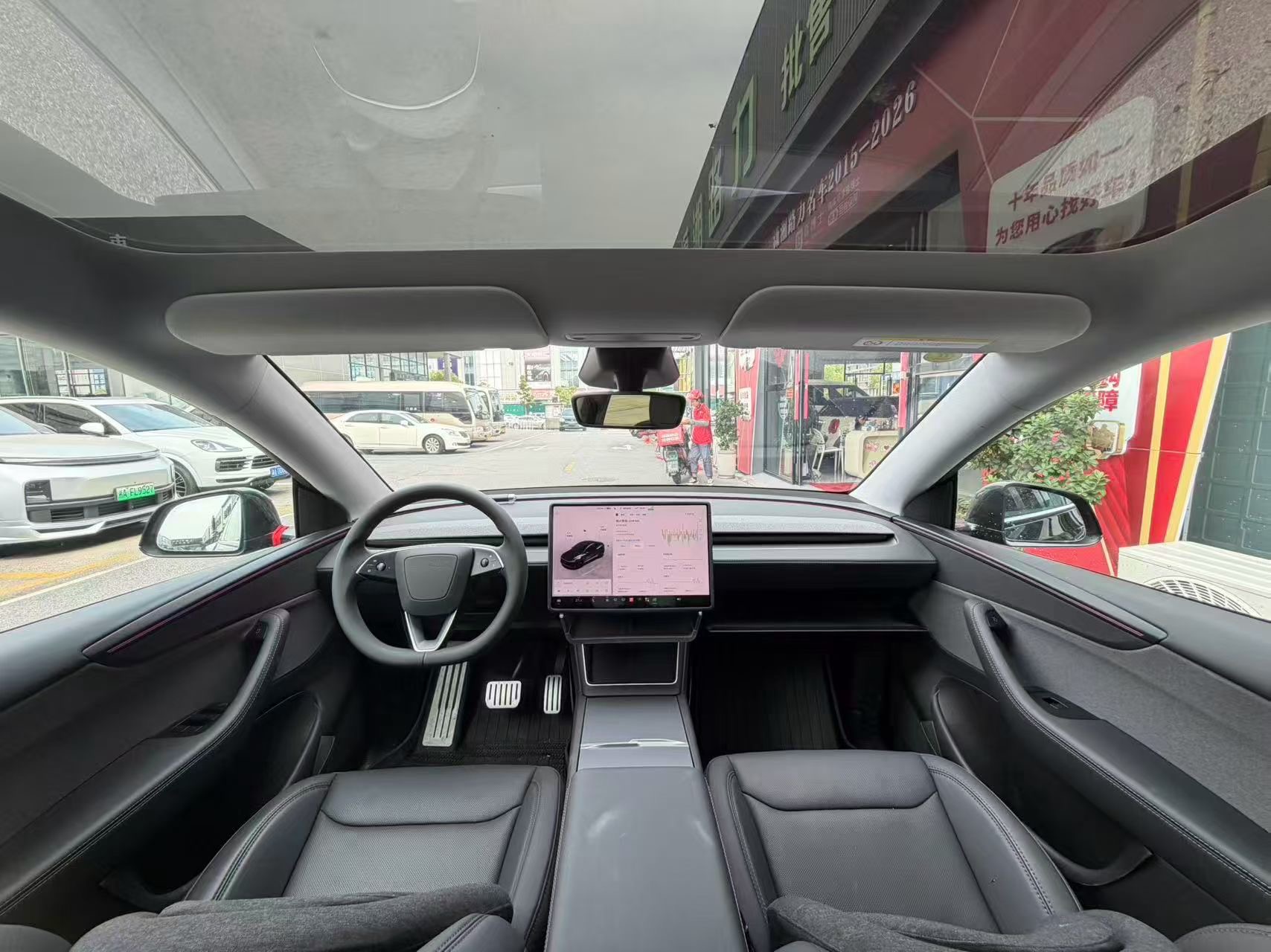 Tesla Model Y 2025 car image #5