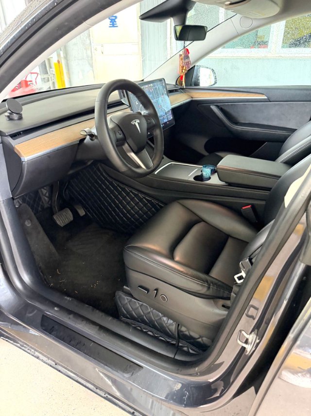 Tesla Model Y 2021 car image #5