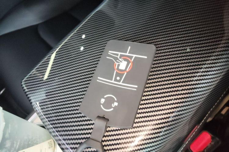 Tesla Model Y 2024 car image #9