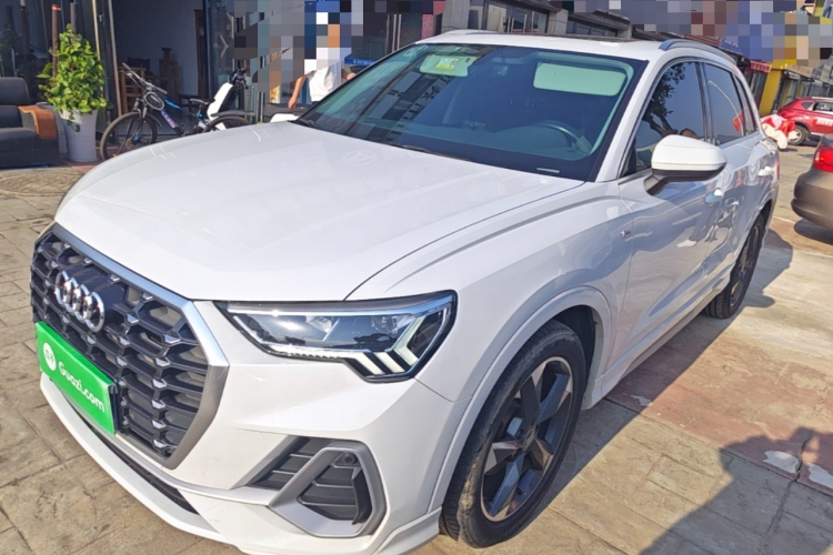 Audi Q3 2019 car image #2