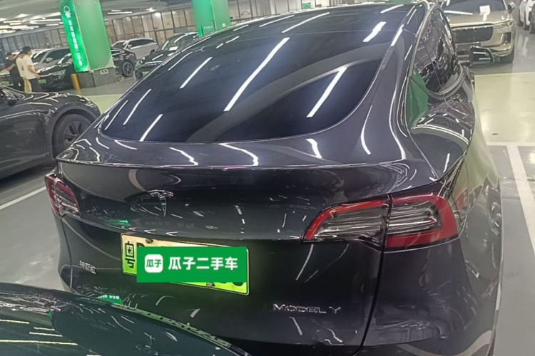 Tesla Model Y 2024 #6 Tesla Model Y 2024 car image #6