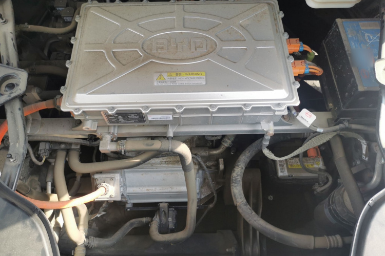 BYD Han 2023 car image #18
