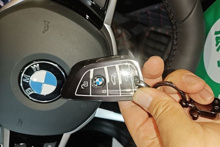BMW 3 Series 2025 #10 BMW 3 Series 2025 car image #10
