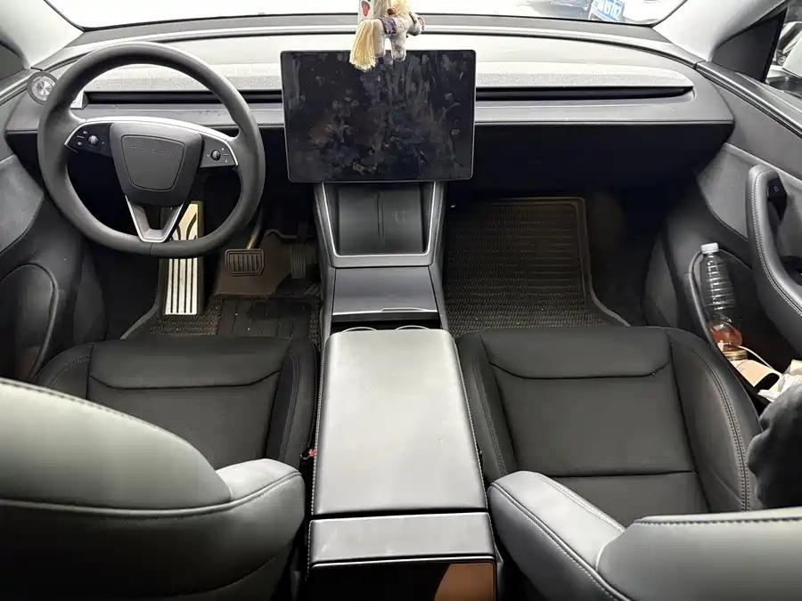 Tesla Model Y 2025 #15 Tesla Model Y 2025 car image #15