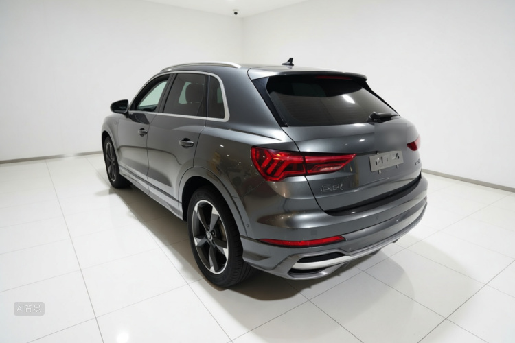 Audi Q3 2022 car image #5