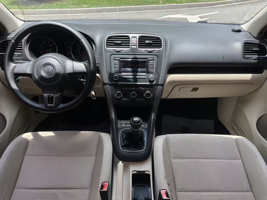 Volkswagen Golf 2012 car image #9