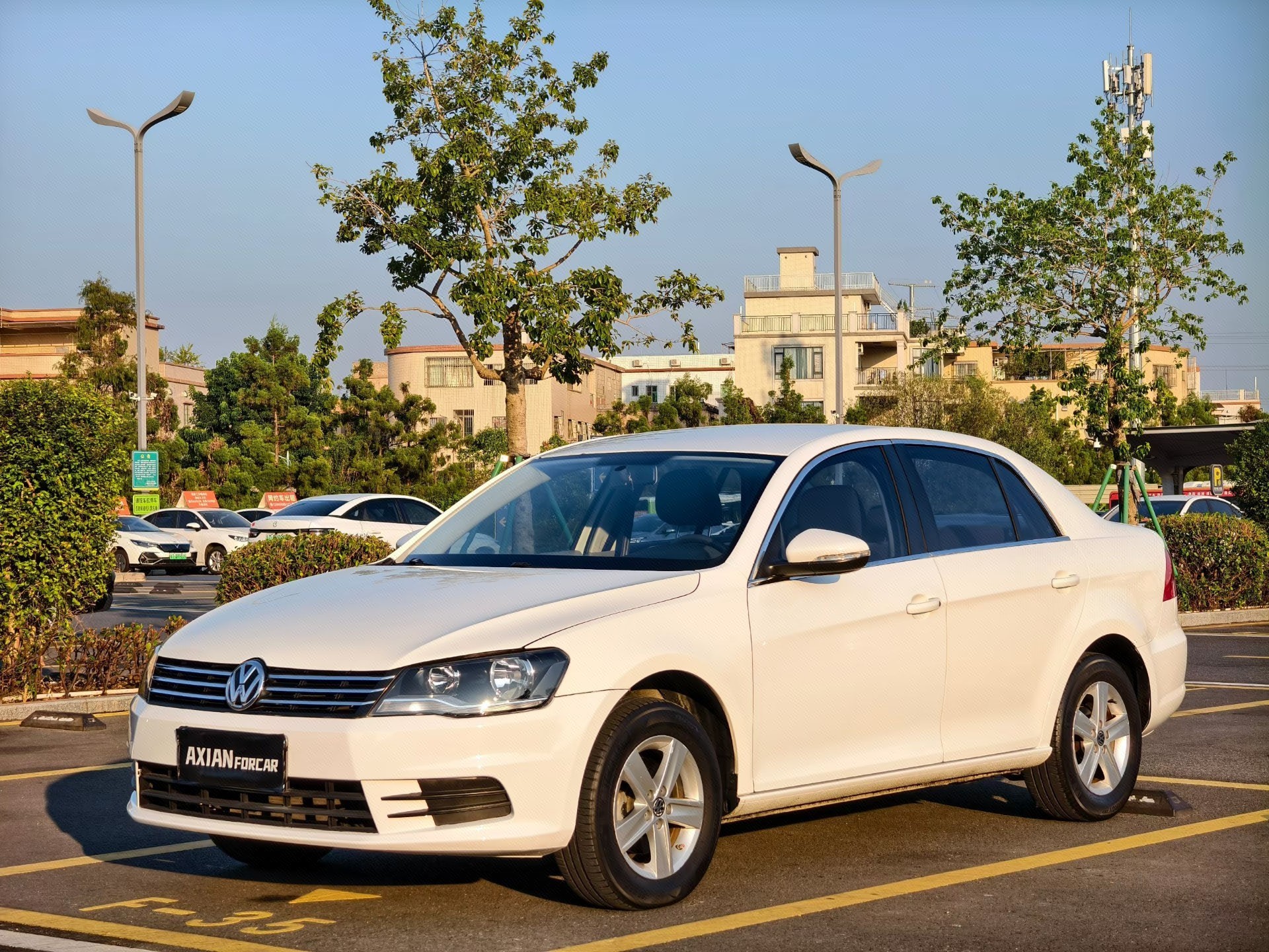 Volkswagen Bora 2013 car image 