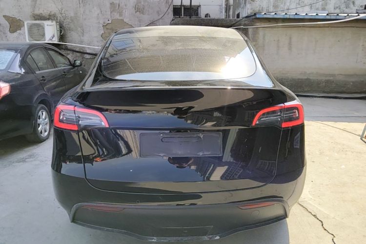 Tesla Model Y 2023 car image #6