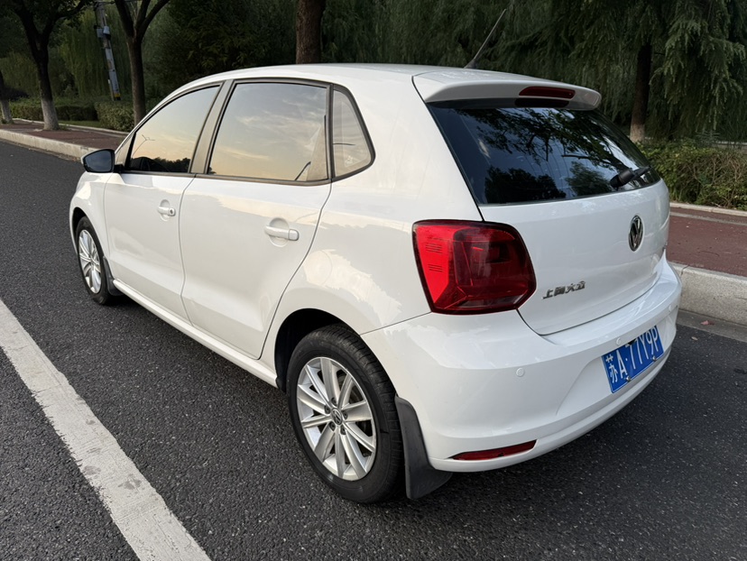 Volkswagen Polo 2014 car image #7