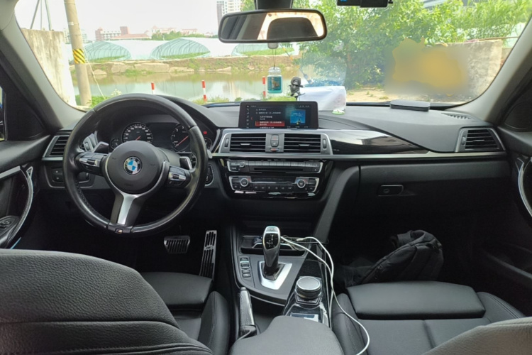 BMW 3 Series 2017 immagine di auto #11