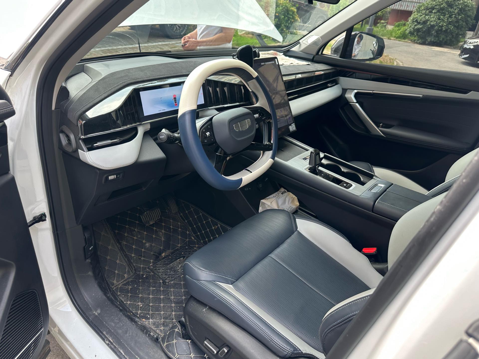 GEELY Boyue L 2025 صورة سيارة #3