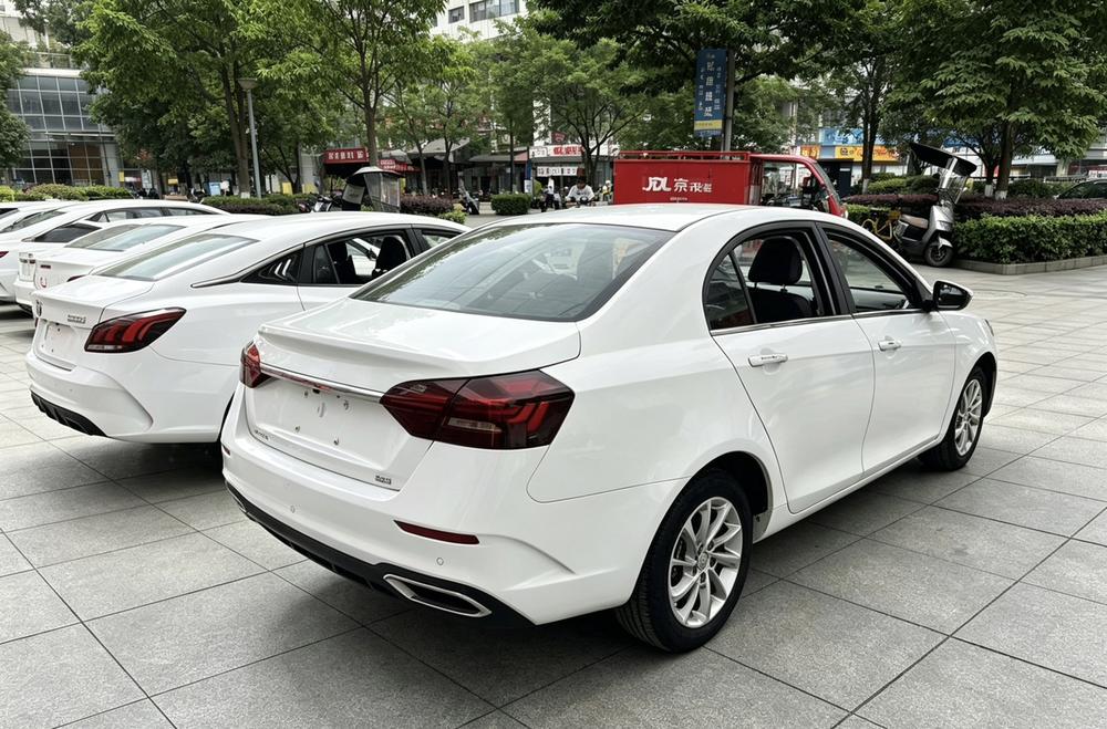 GEELY Emgrand 2020 #6 GEELY Emgrand 2020 car image #6