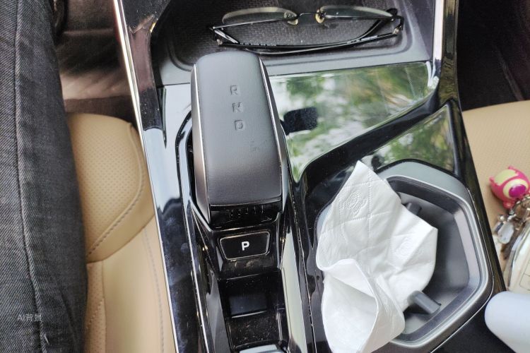 GEELY Boyue L 2024 immagine di auto #16