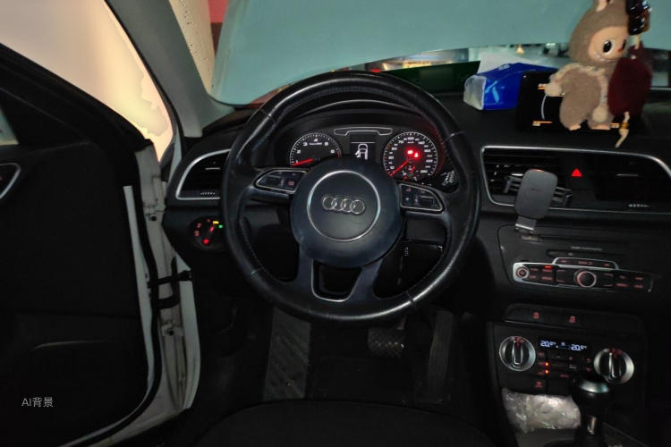 Audi Q3 2015 car image #12