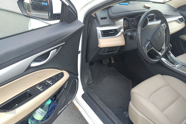 GEELY Emgrand 2018 car image #18
