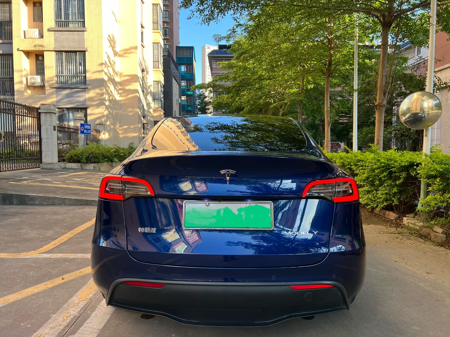 Tesla Model Y 2023 car image #8