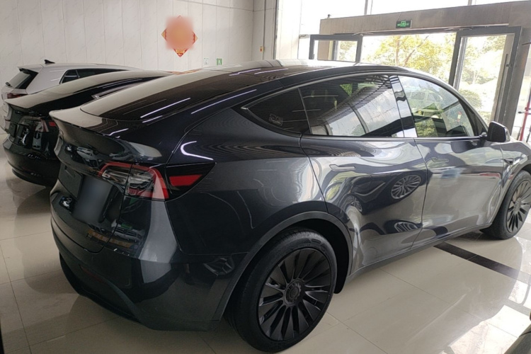 Tesla Model Y 2024 #7 Tesla Model Y 2024 car image #7