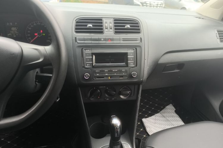 Volkswagen Polo 2016 #13 Volkswagen Polo 2016 car image #13