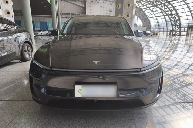 Tesla Model Y 2025 car image #3